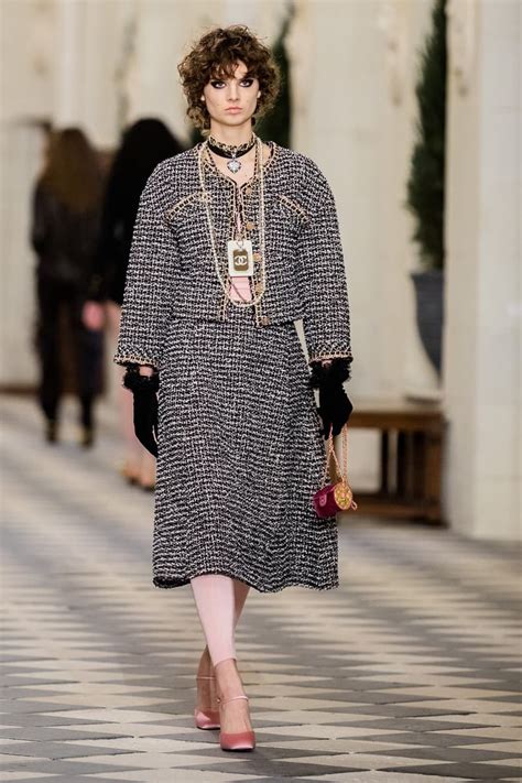 chanel metiers d'art 2020/21|FIRST IMAGES MÉTIERS D'ART 2020/21 .